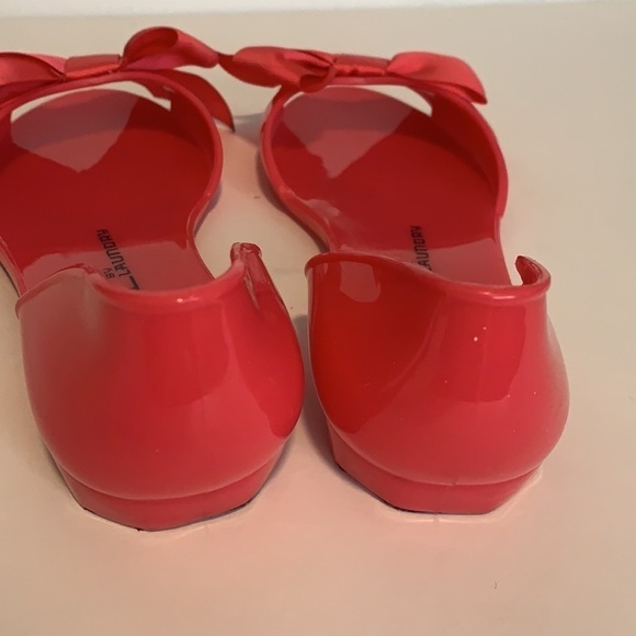 Chinese Laundry Plastic Open Toe Beach Flats Shoes - Picture 8 of 11